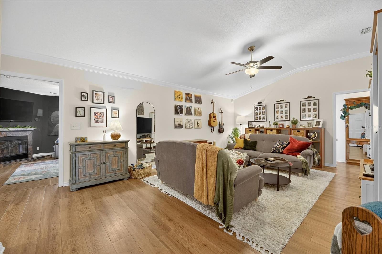 Image 14 of 75 For 627 Jessanda Circle