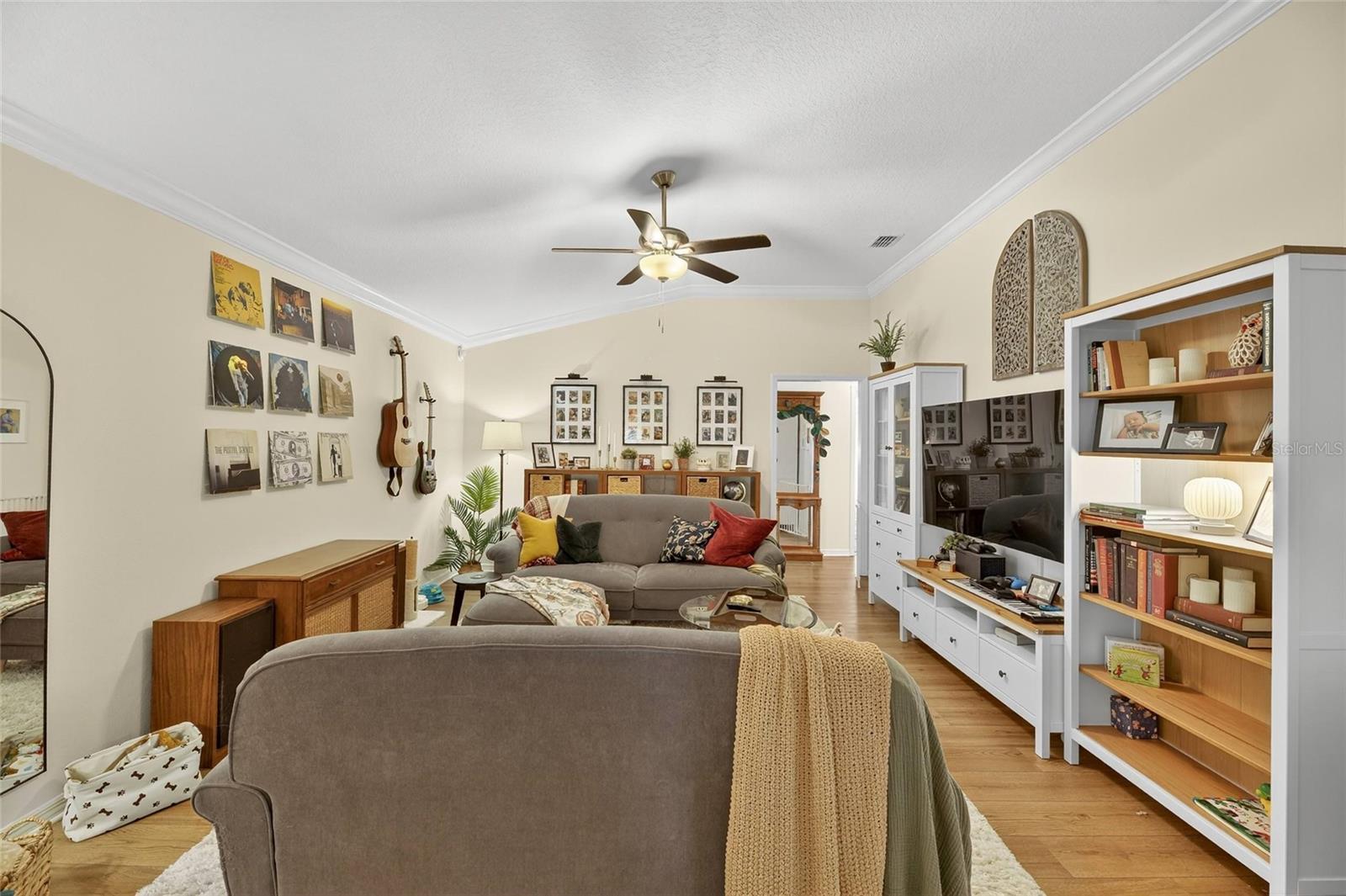 Image 16 of 75 For 627 Jessanda Circle