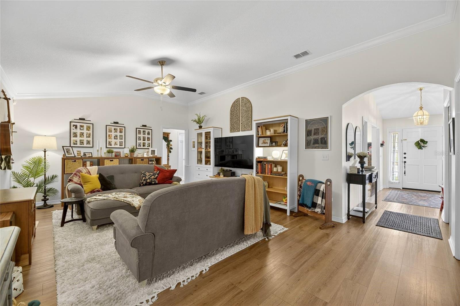 Image 18 of 75 For 627 Jessanda Circle