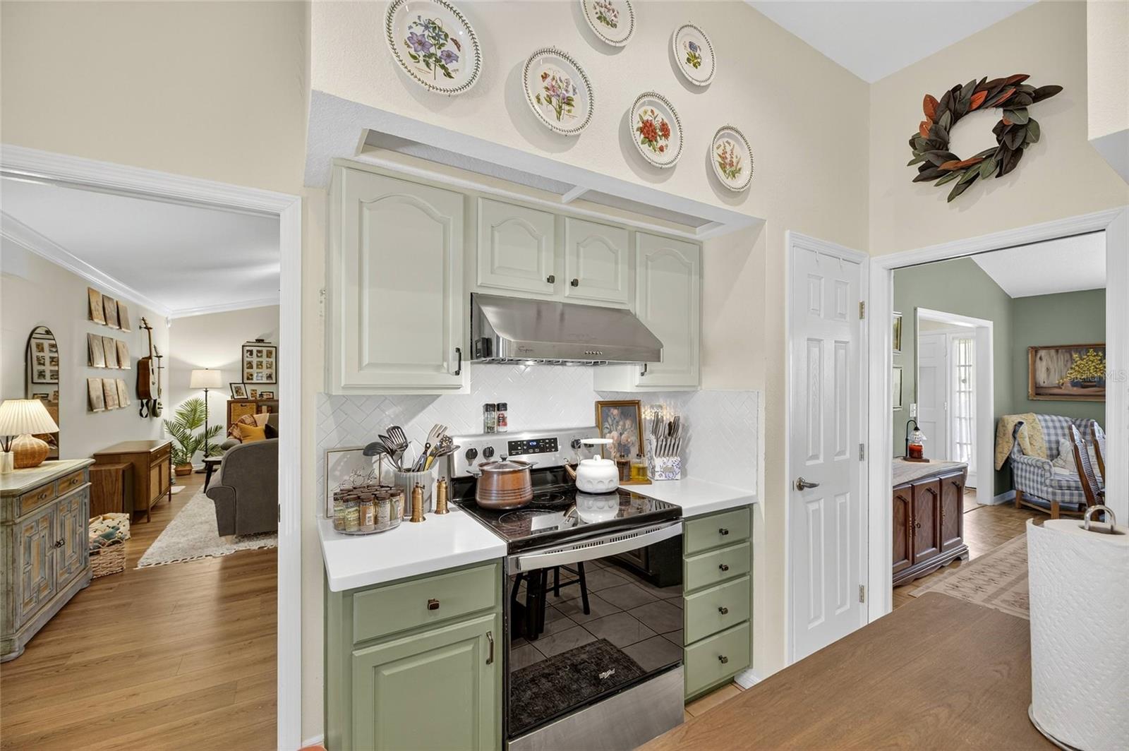 Image 19 of 75 For 627 Jessanda Circle