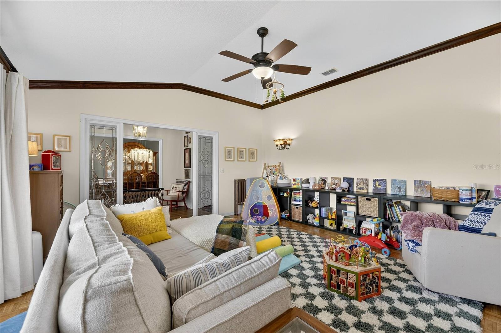 Image 8 of 75 For 627 Jessanda Circle
