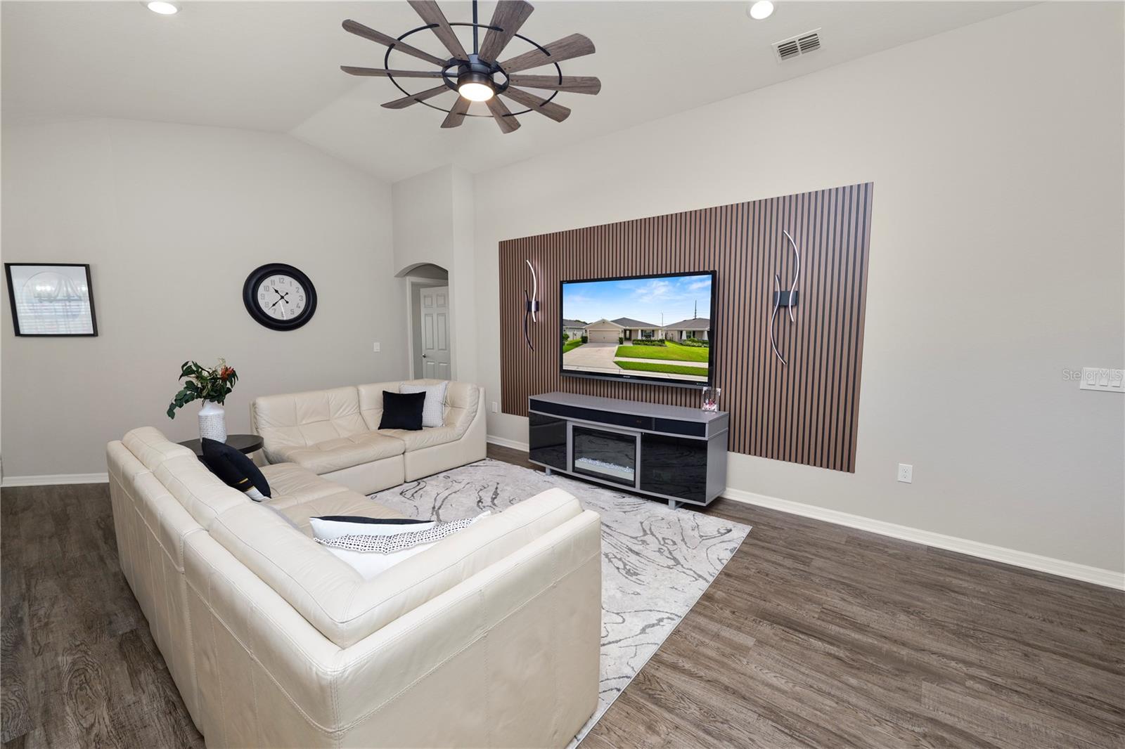 Image 11 of 52 For 6896 Mossy Oak Lane