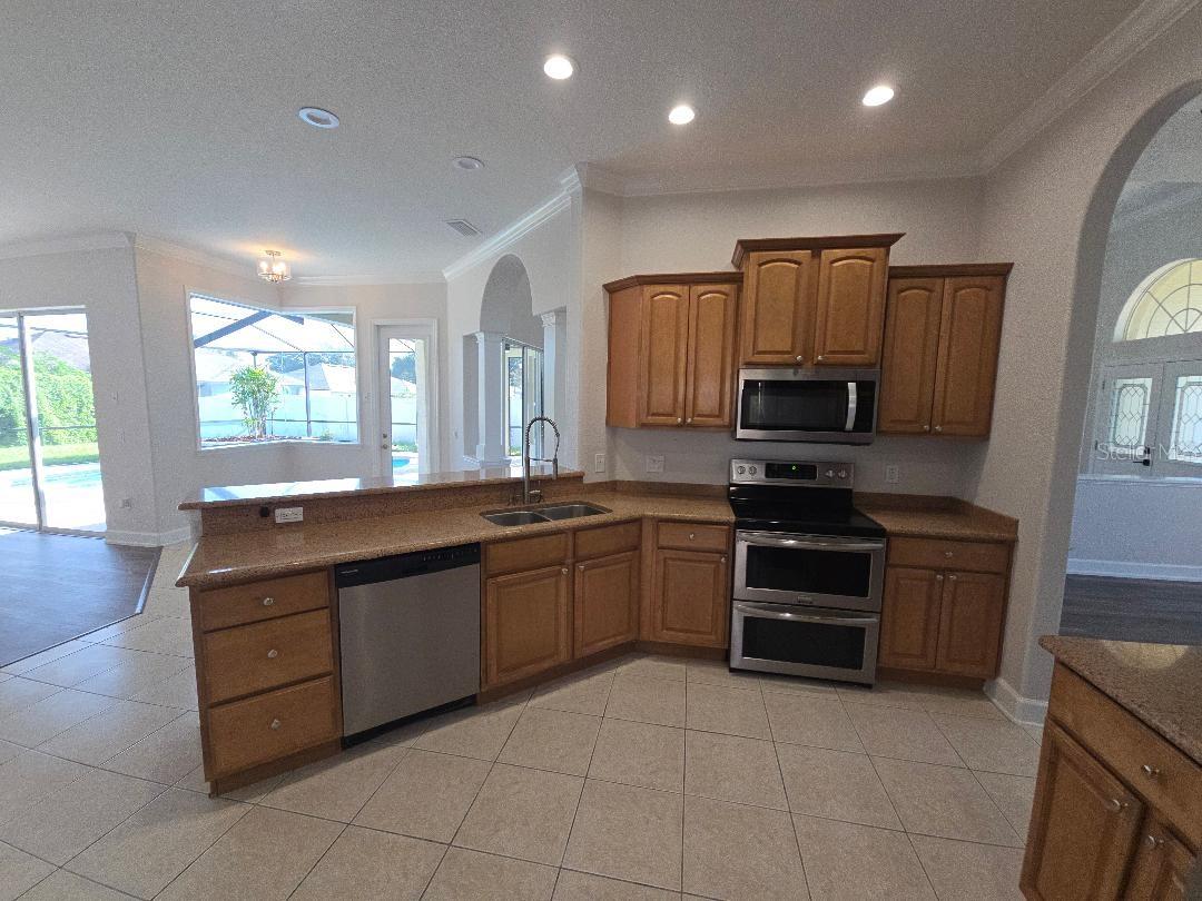 Image 13 of 34 For 325 Terranova Boulevard