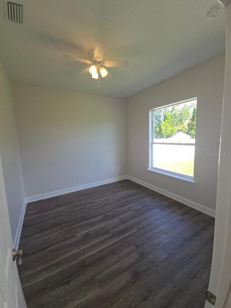 Image 21 of 34 For 325 Terranova Boulevard