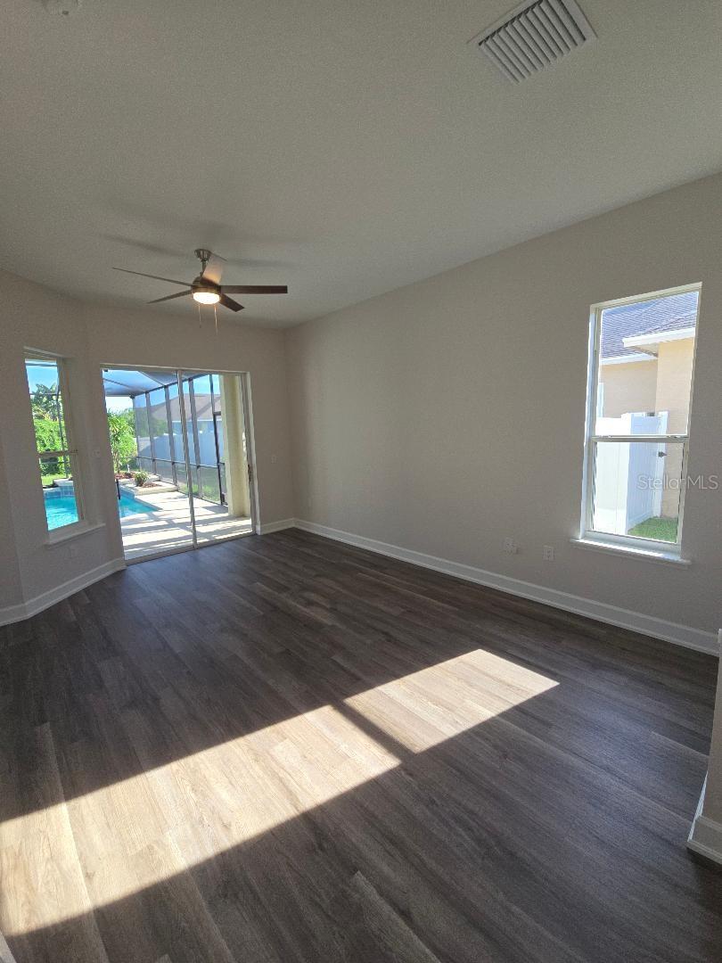 Image 24 of 34 For 325 Terranova Boulevard