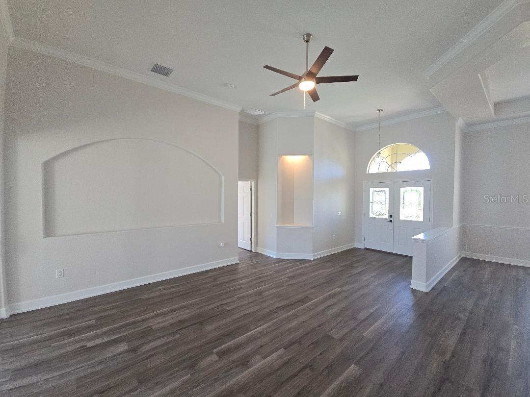 Image 7 of 34 For 325 Terranova Boulevard