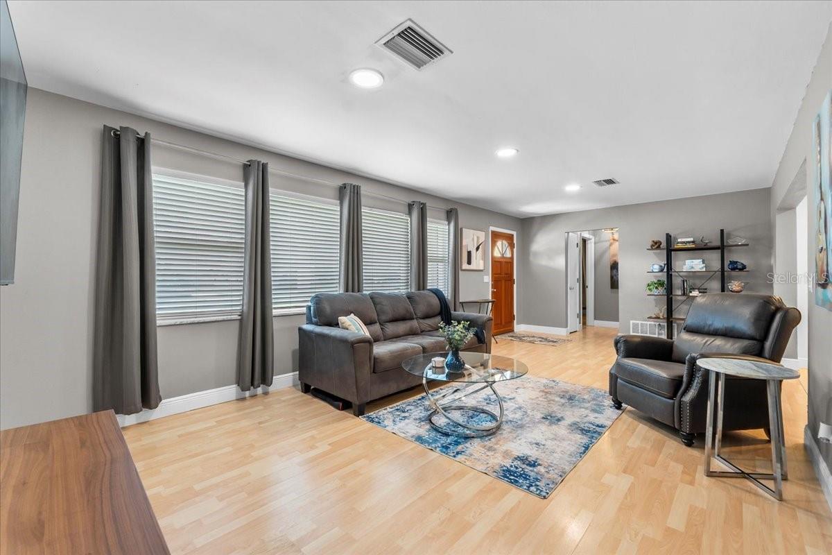 Image 9 of 43 For 522 Gershwin Drive