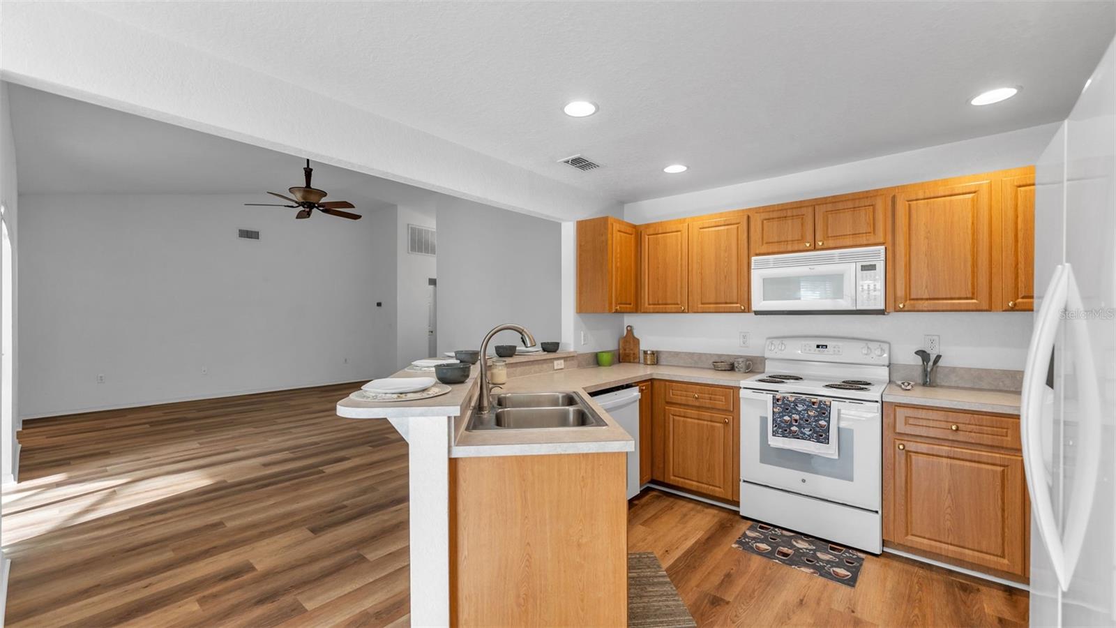 Image 15 of 47 For 3355 Sanoma Drive