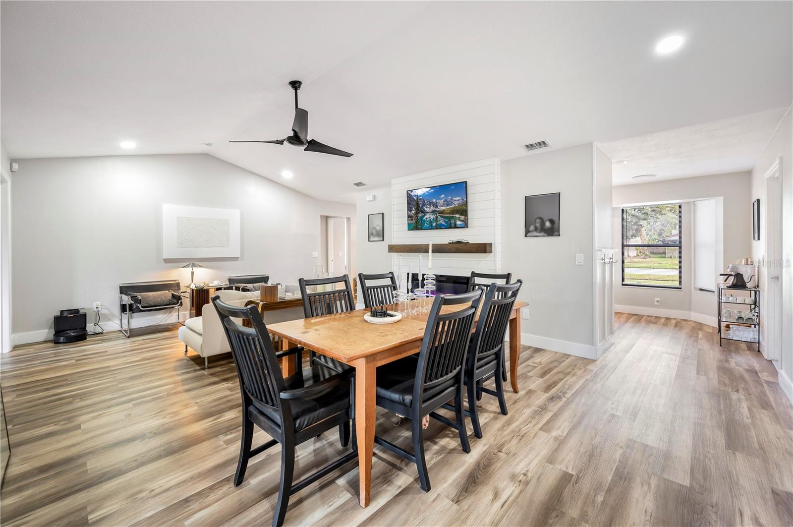 Image 10 of 39 For 1413 Sandalwood Drive