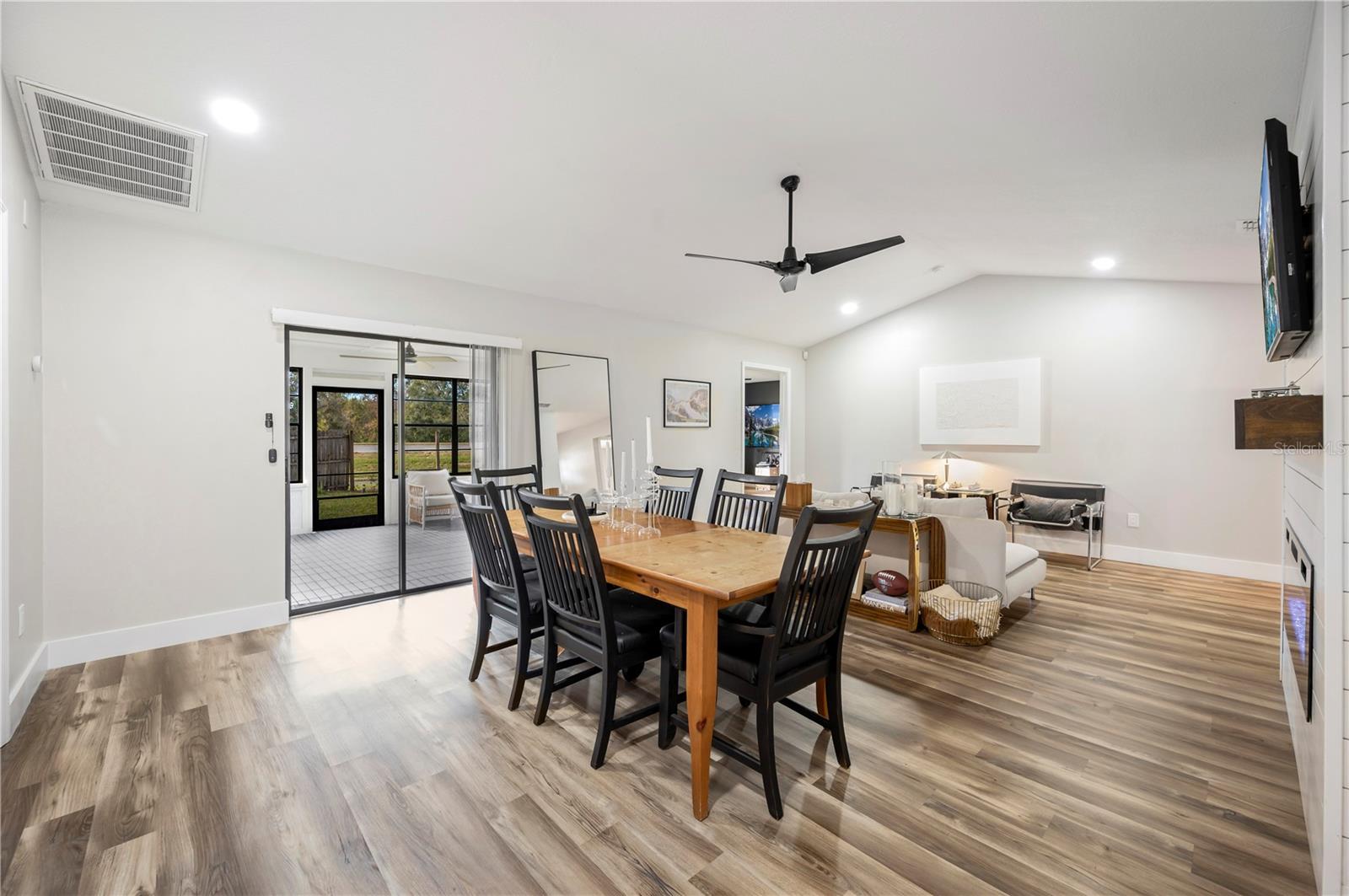 Image 11 of 39 For 1413 Sandalwood Drive