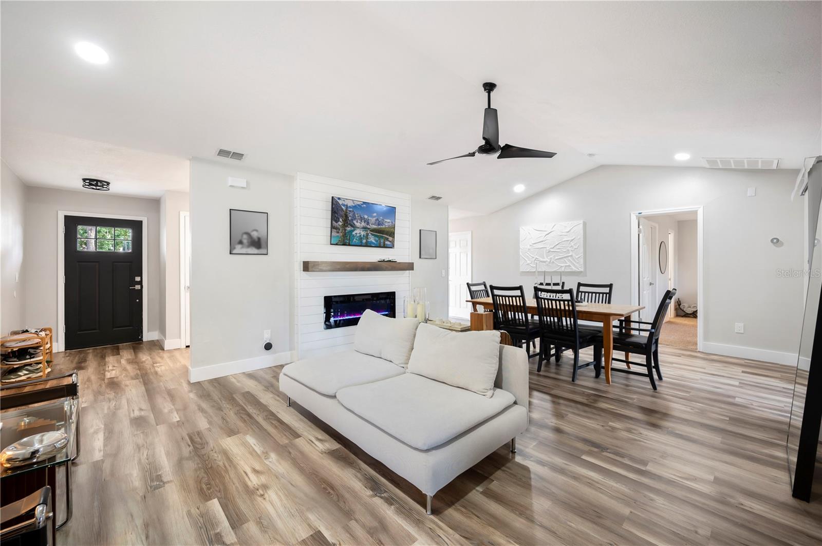 Image 6 of 39 For 1413 Sandalwood Drive
