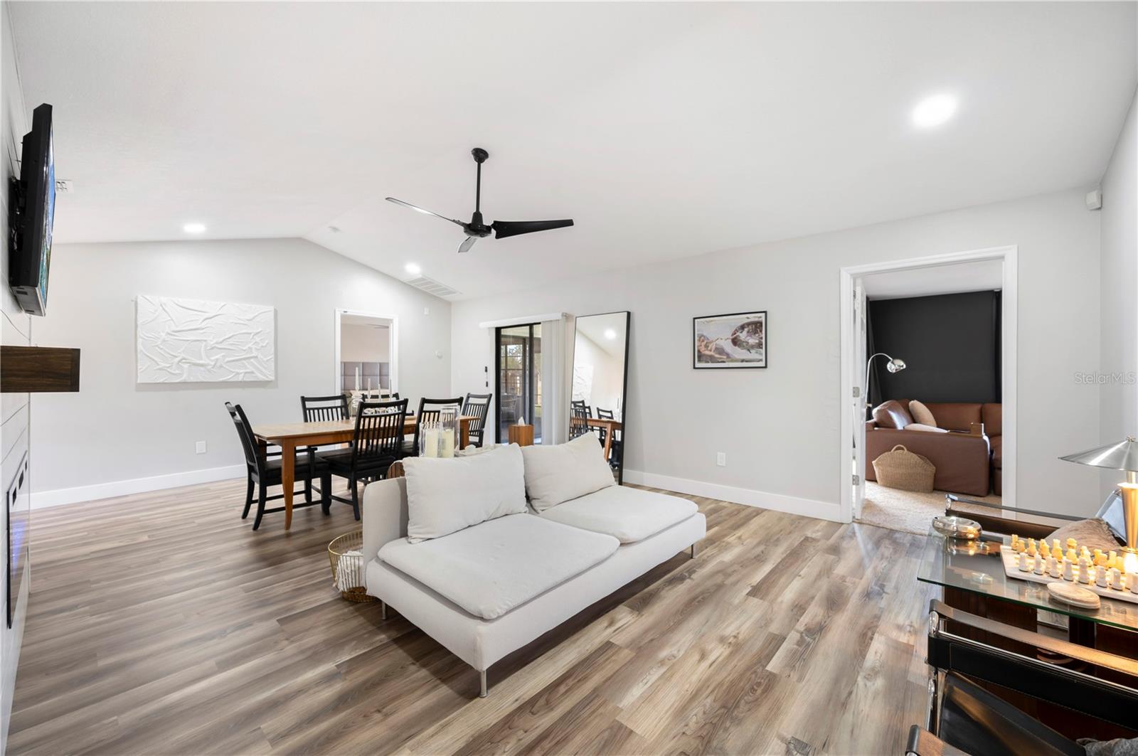 Image 7 of 39 For 1413 Sandalwood Drive