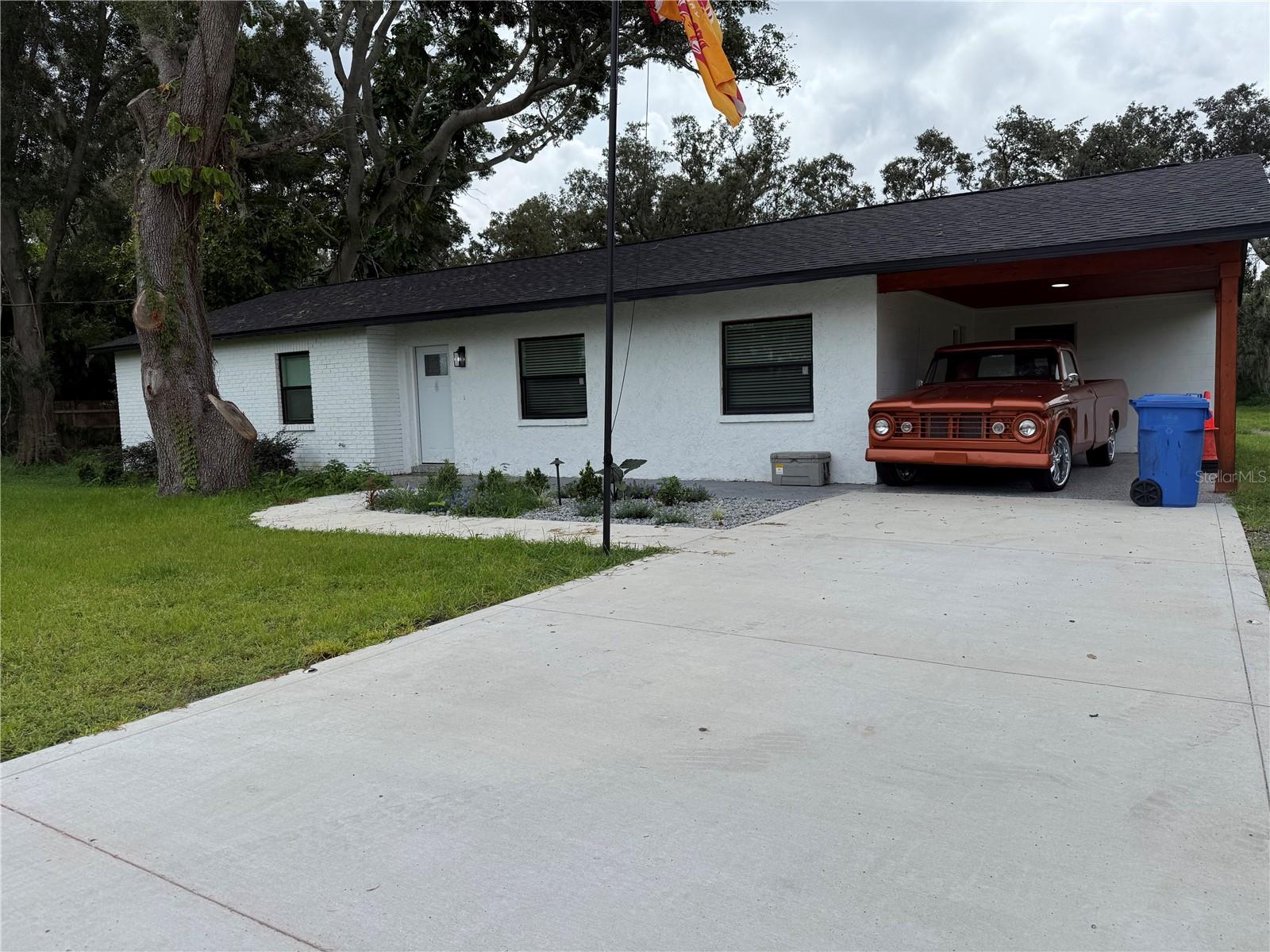 Image 4 of 16 For 11609 Leonard Avenue