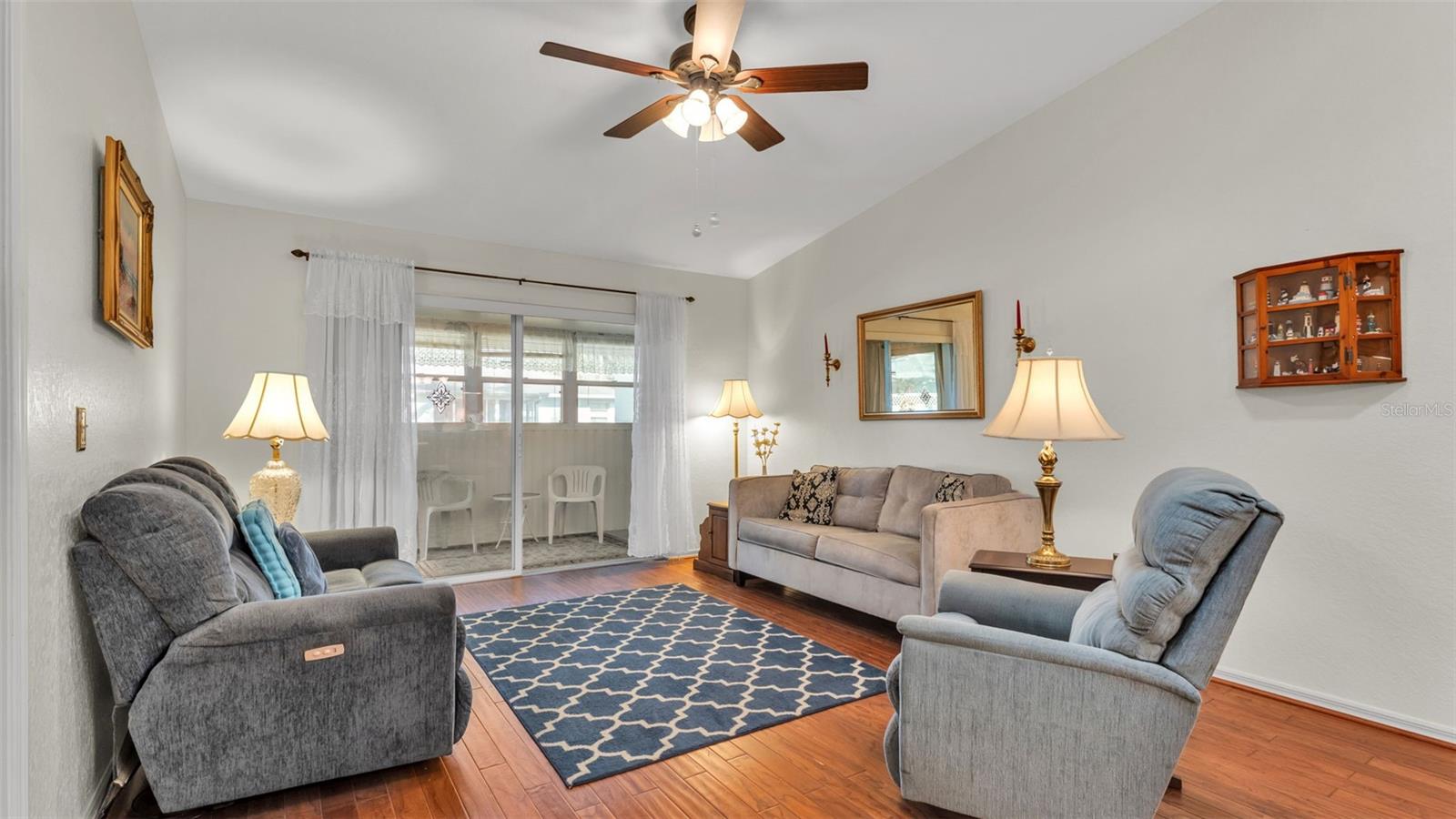 Image 2 of 21 For 1504 Oakview Circle Se