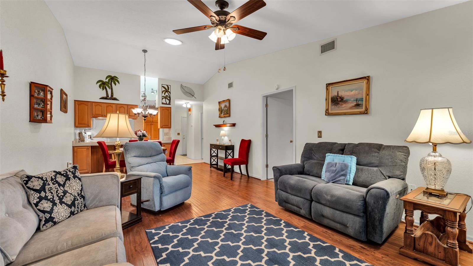 Image 3 of 21 For 1504 Oakview Circle Se