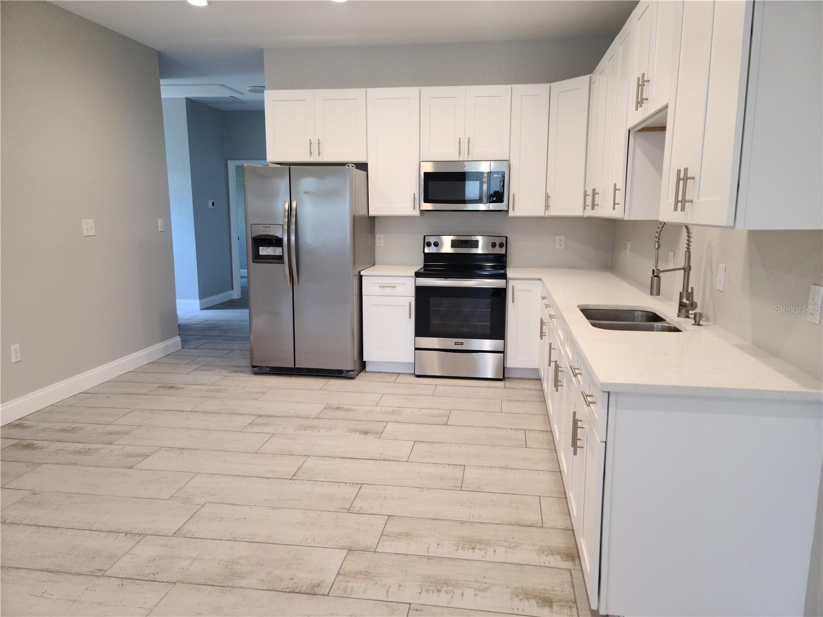 Image 3 of 9 For 950 Baker Avenue