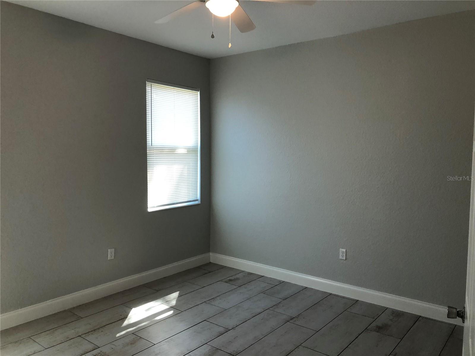 Image 7 of 9 For 950 Baker Avenue