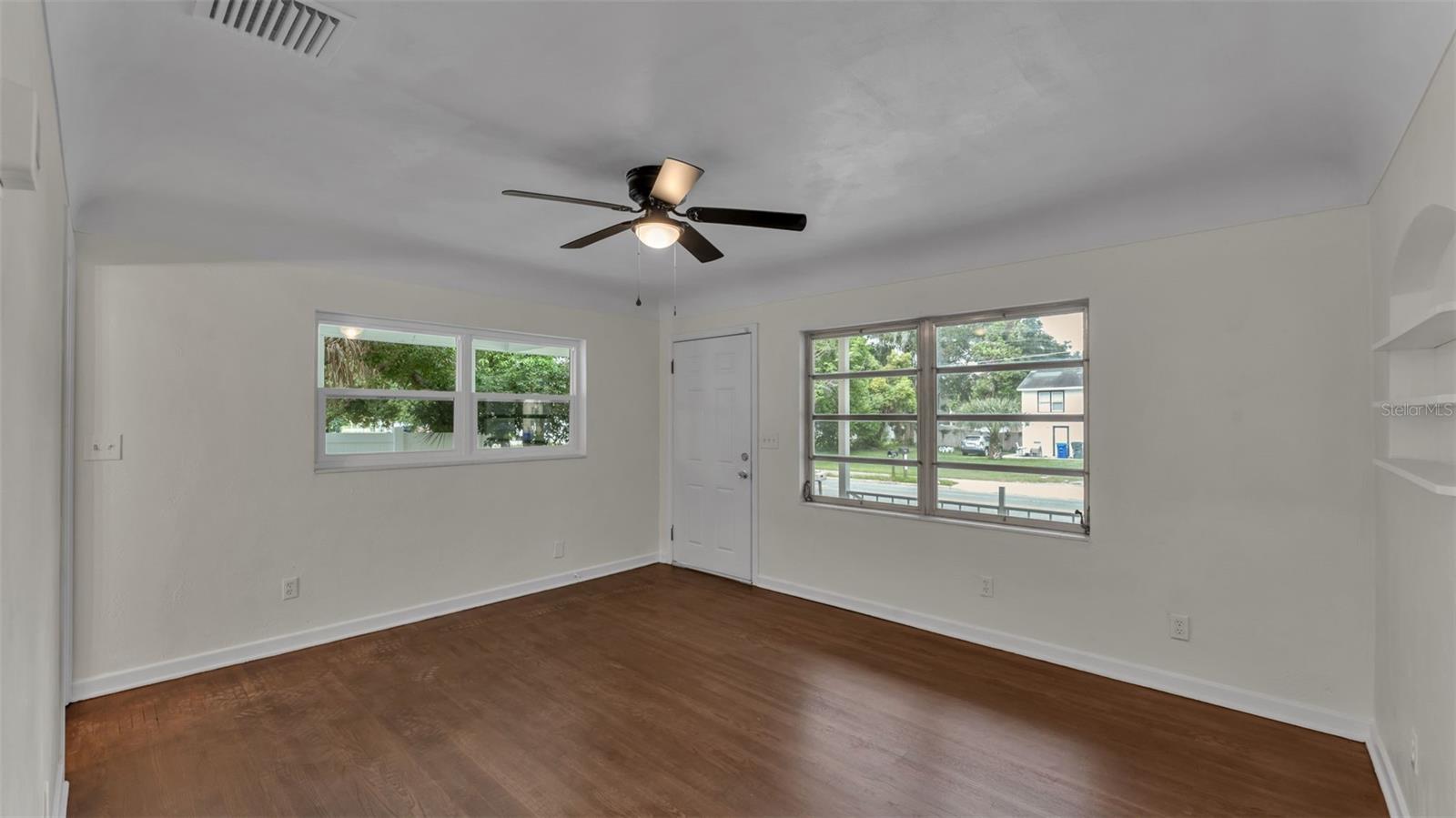 Image 8 of 31 For 1128 Olive Street