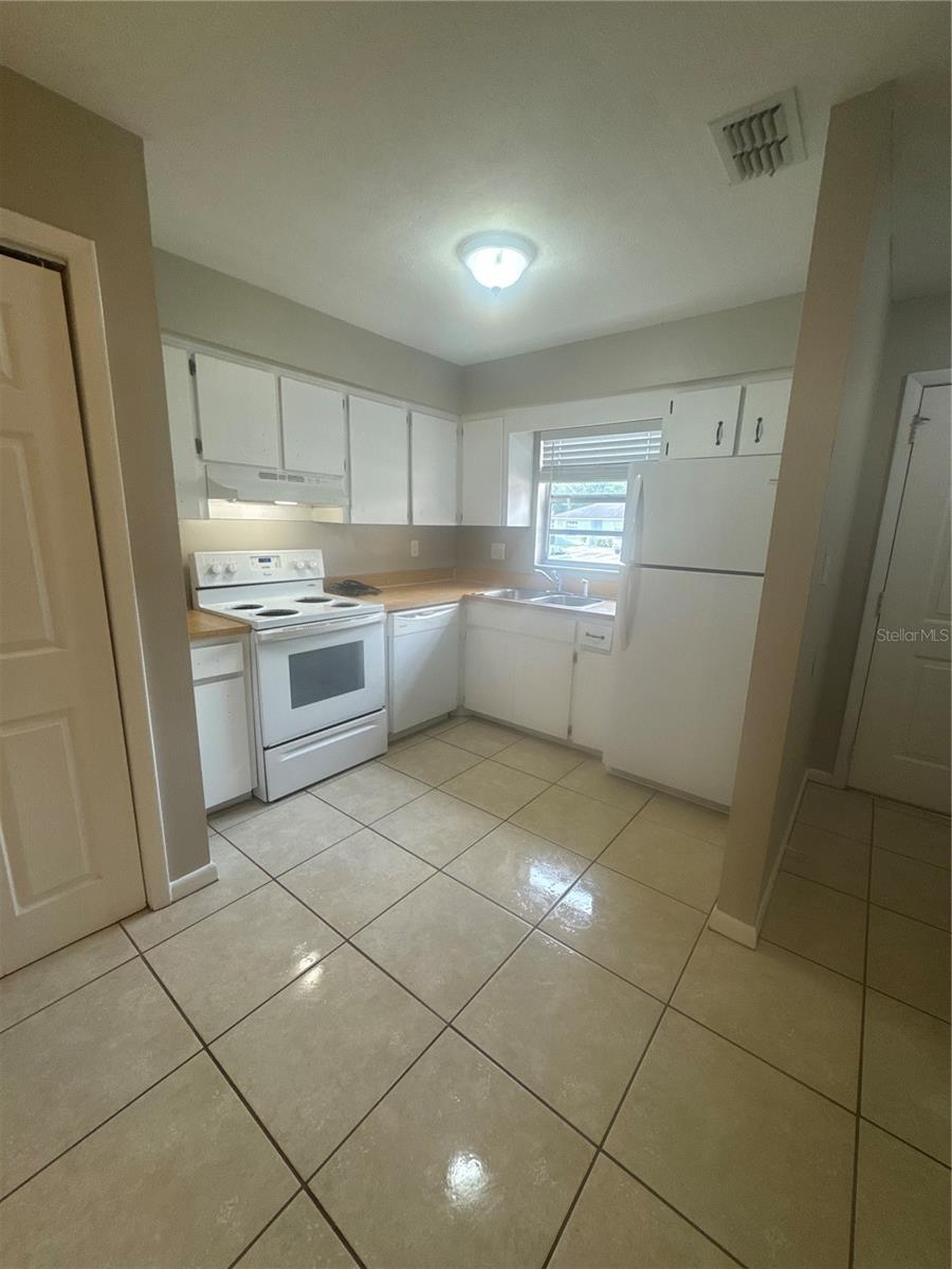 Image 4 of 11 For 1038 Fox Lake Drive