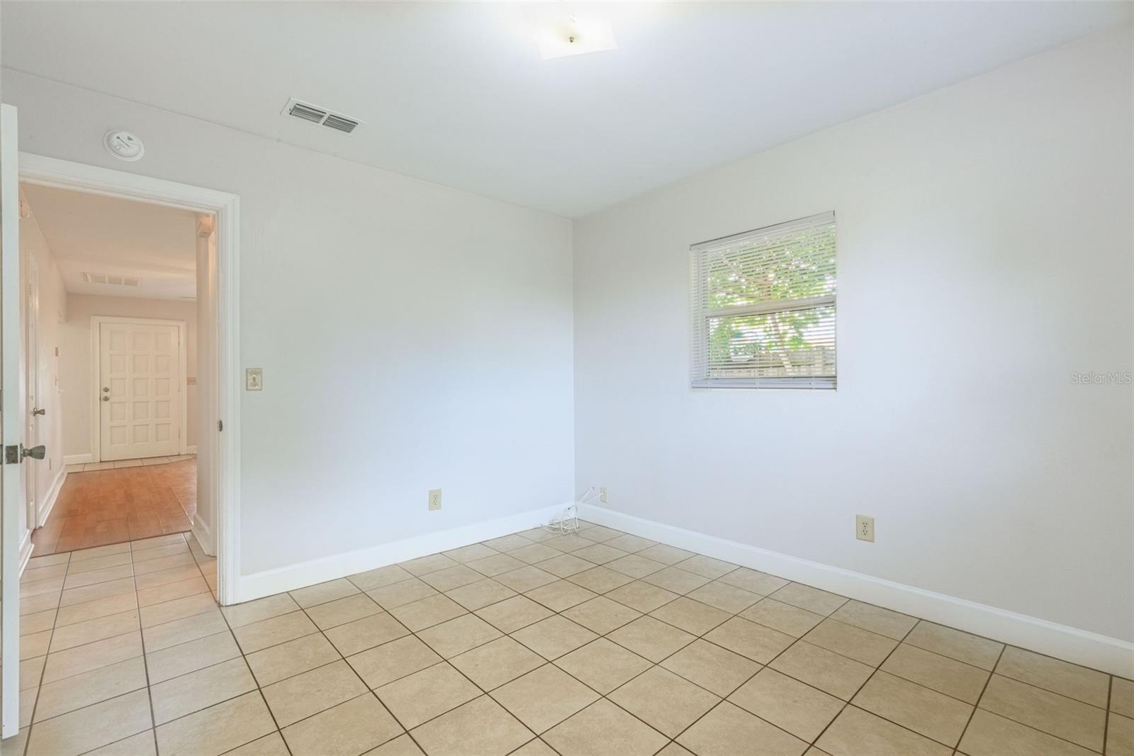 Image 21 of 34 For 2602 Sunshine Drive N