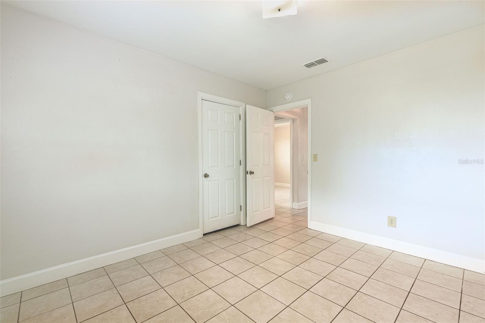 Image 23 of 34 For 2602 Sunshine Drive N