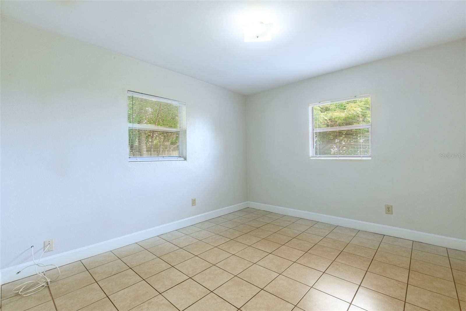 Image 24 of 34 For 2602 Sunshine Drive N