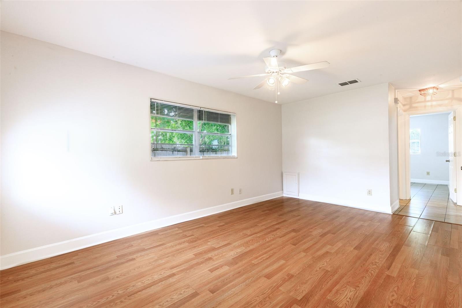 Image 3 of 34 For 2602 Sunshine Drive N