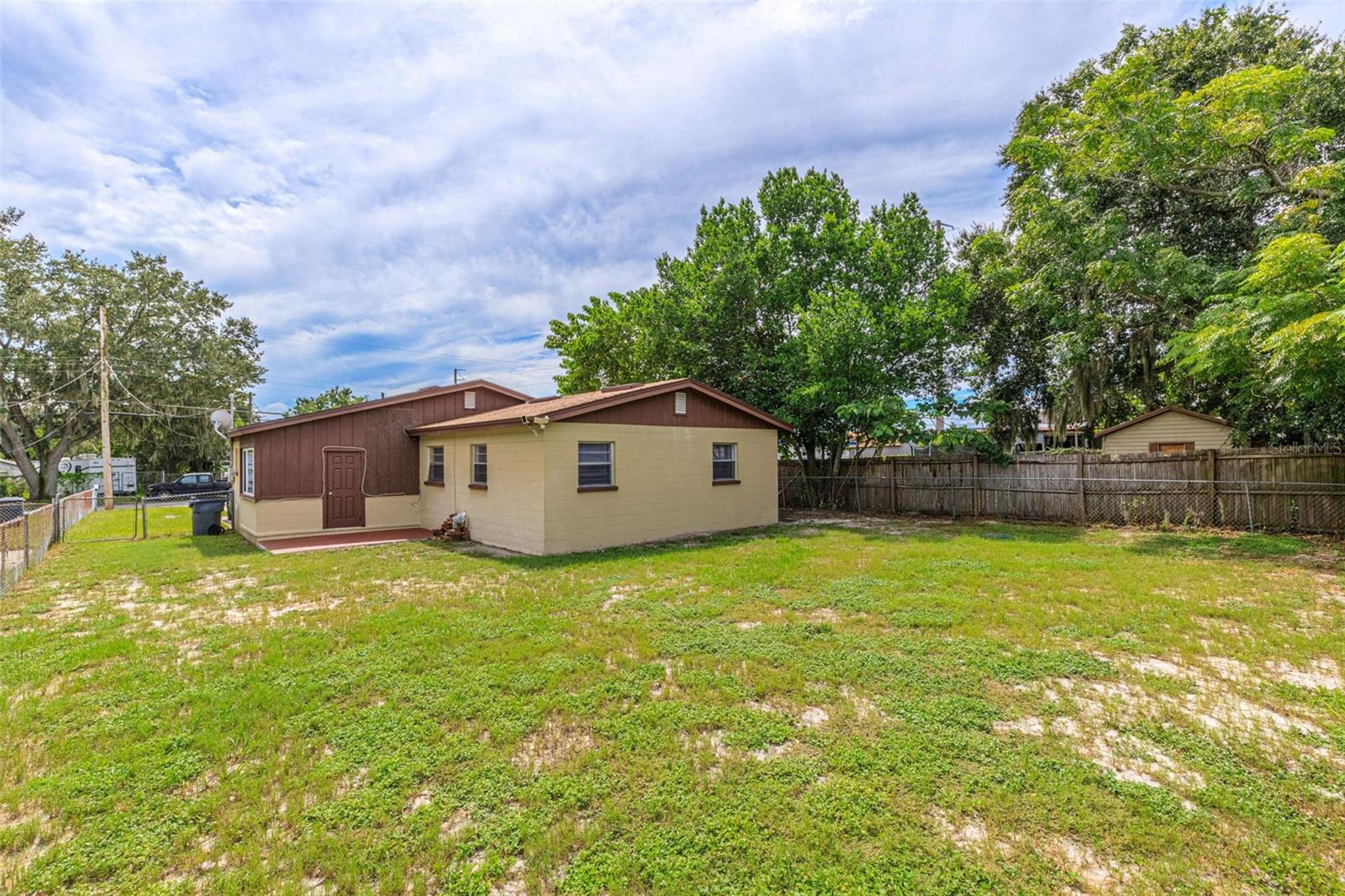 Image 32 of 34 For 2602 Sunshine Drive N