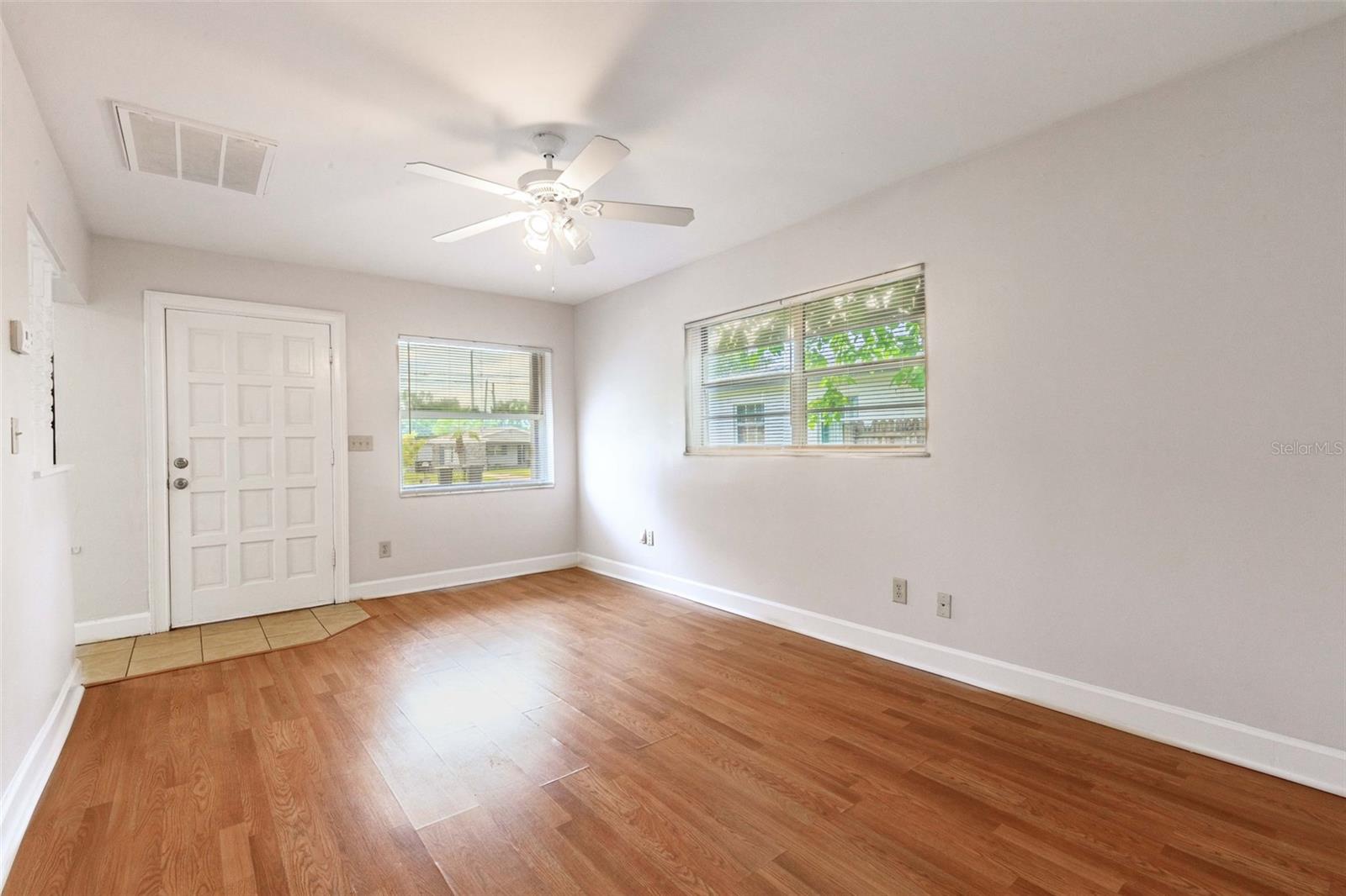 Image 4 of 34 For 2602 Sunshine Drive N