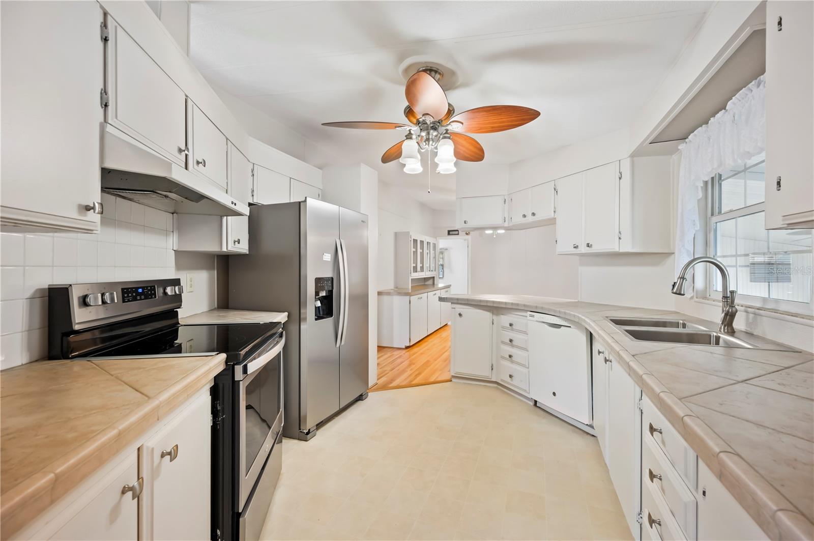 Image 3 of 19 For 1610 Reynolds Road 117