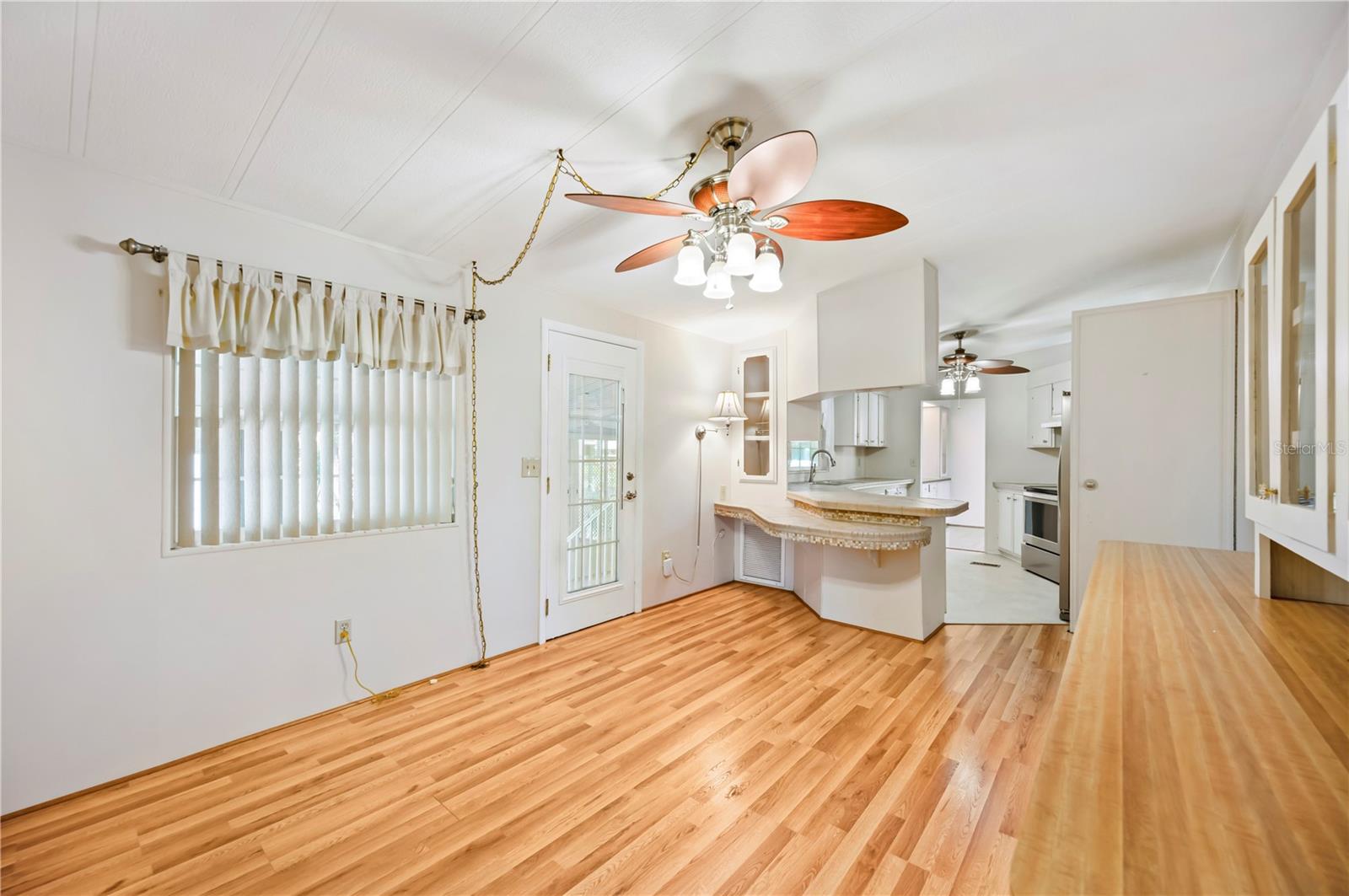 Image 4 of 19 For 1610 Reynolds Road 117