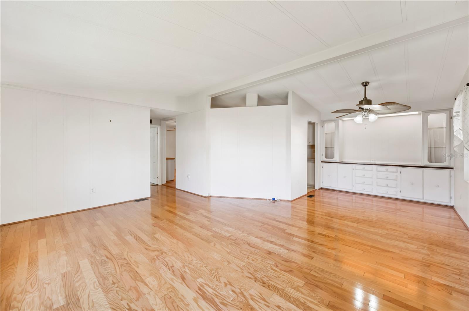 Image 6 of 19 For 1610 Reynolds Road 117