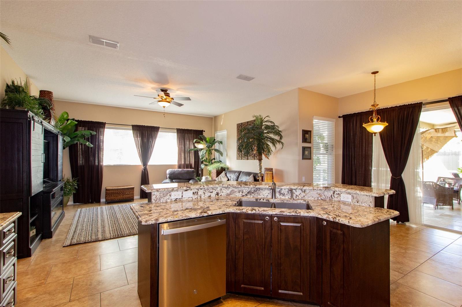 Image 18 of 44 For 4435 Fairway Oaks Dr