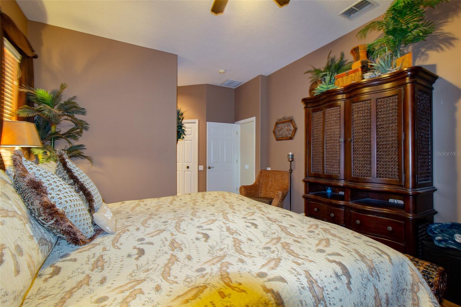 Image 33 of 44 For 4435 Fairway Oaks Dr