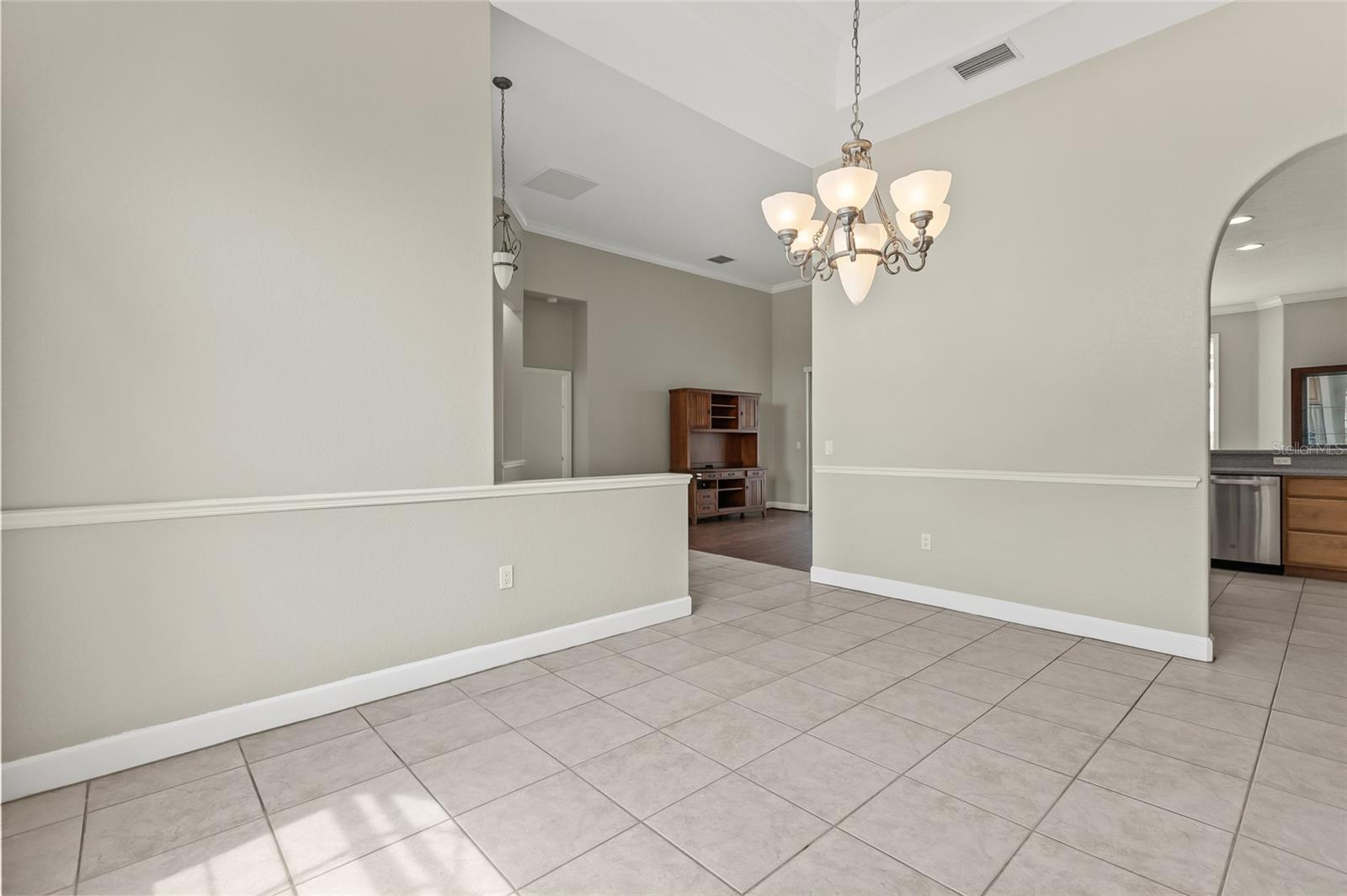 Image 11 of 50 For 402 Terranova Street