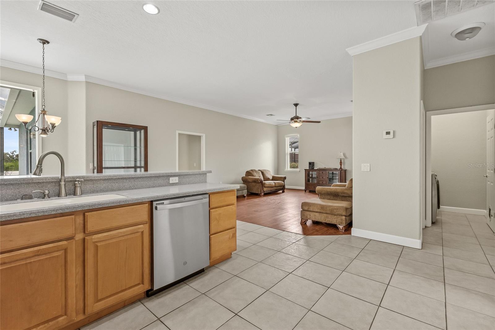 Image 14 of 50 For 402 Terranova Street