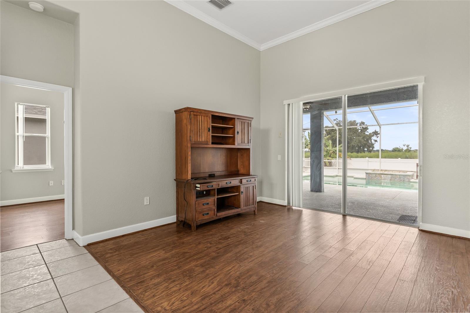 Image 7 of 50 For 402 Terranova Street
