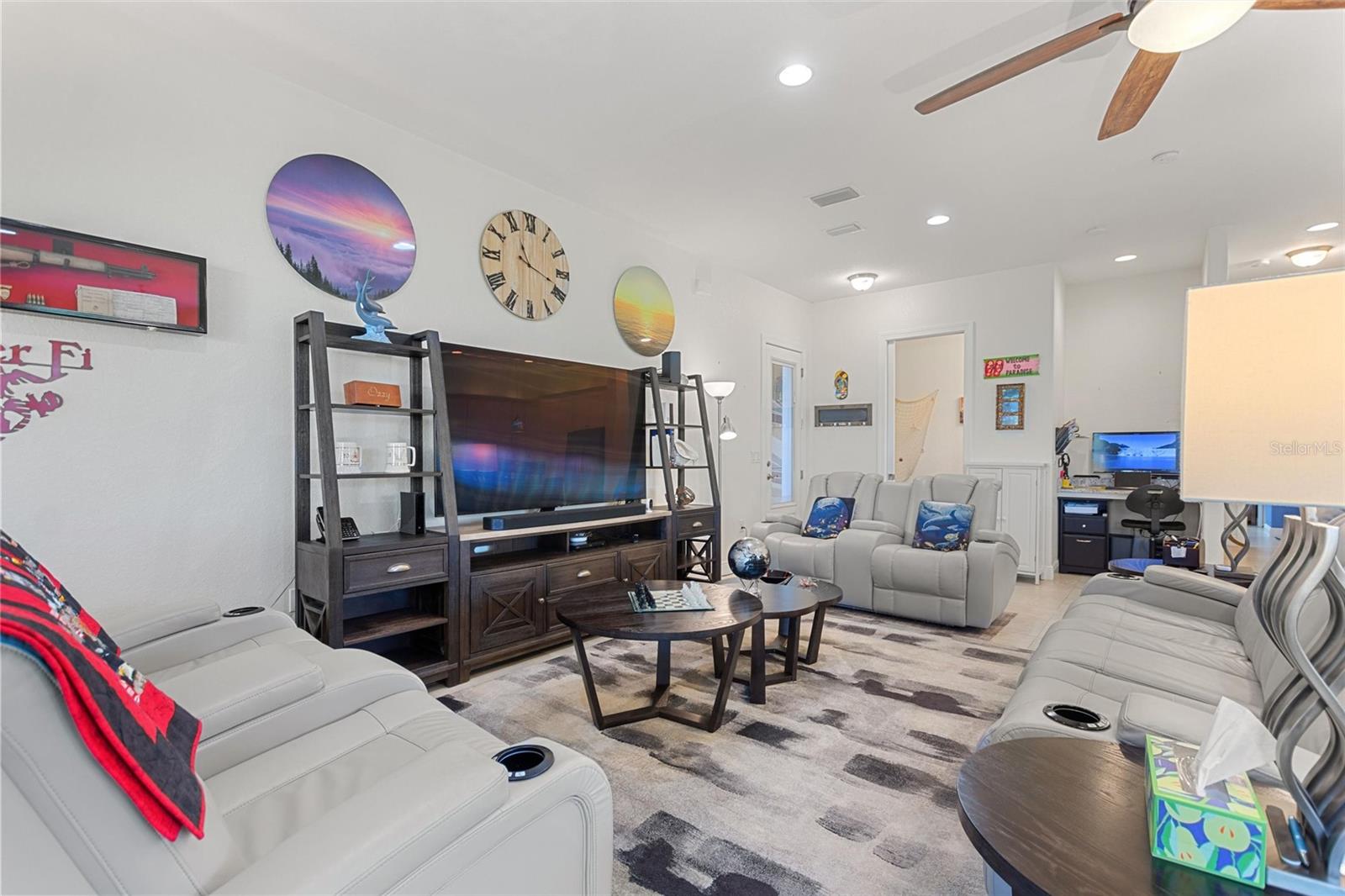 Image 23 of 41 For 581 Meandering Way