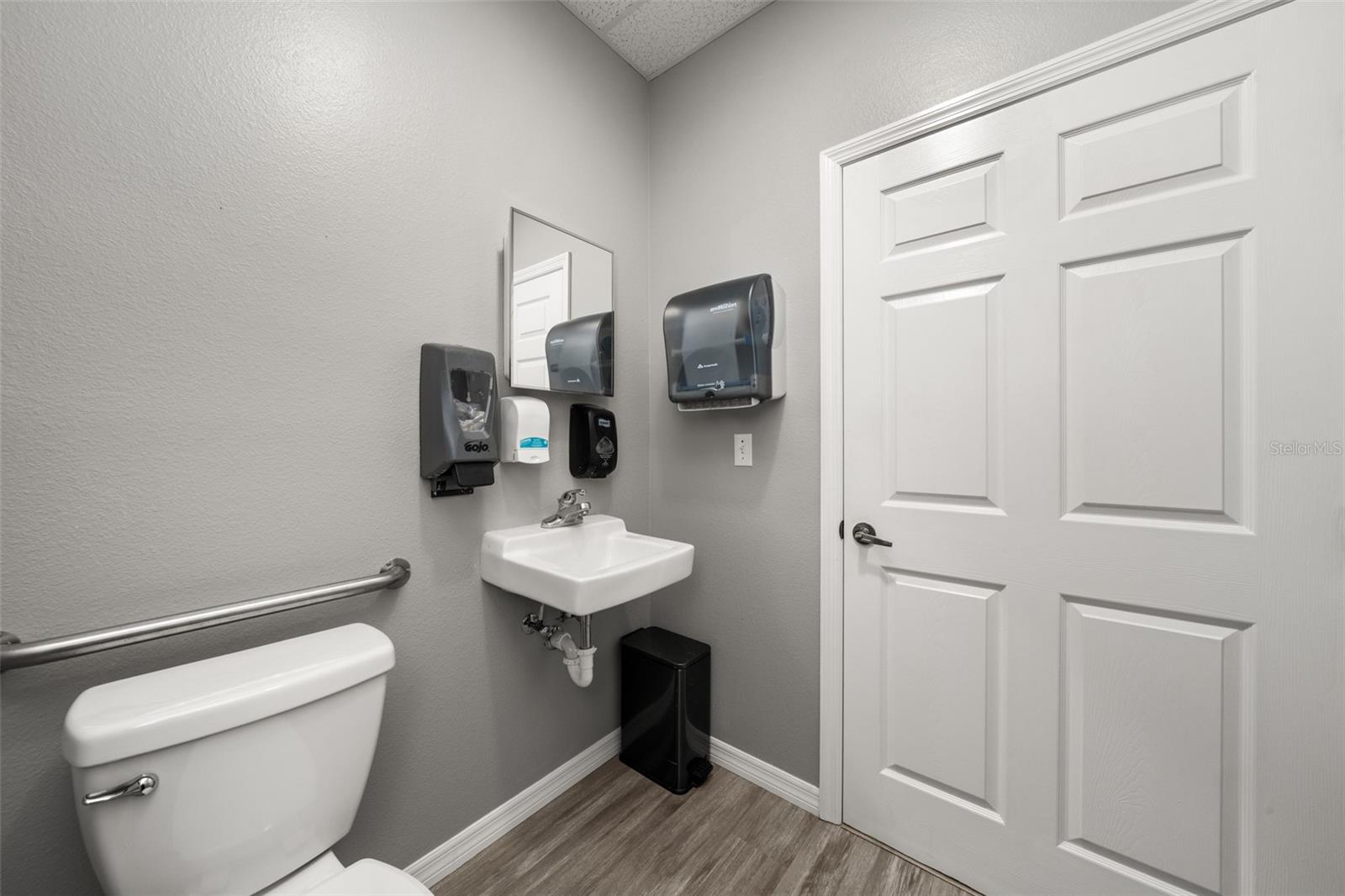 Image 30 of 50 For 33 Ryant Boulevard