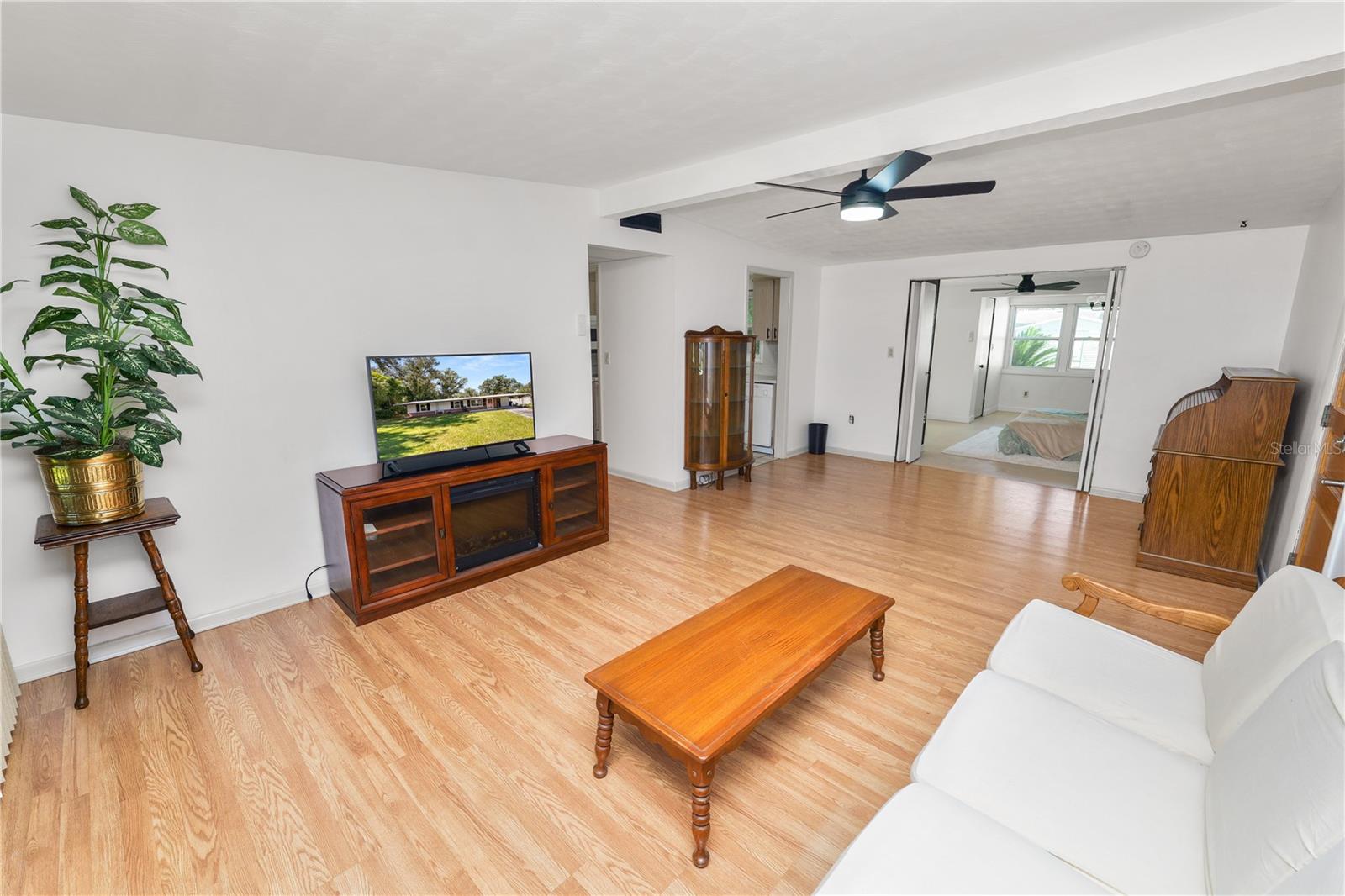 Image 4 of 30 For 4070 Willow Oak Road