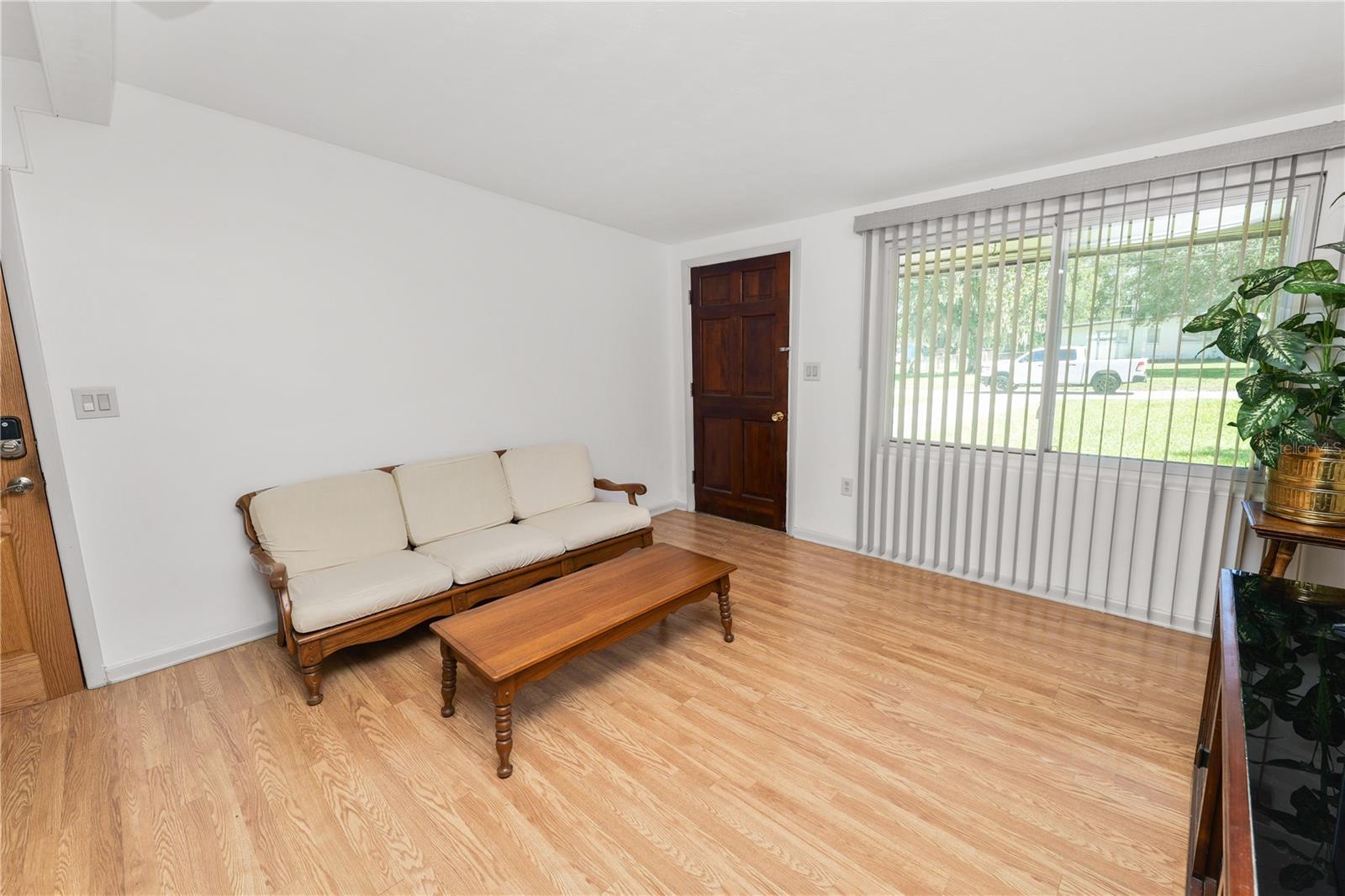 Image 6 of 30 For 4070 Willow Oak Road