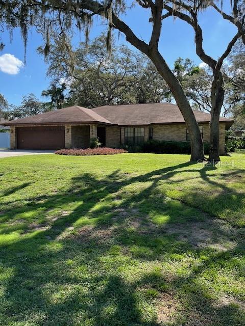 Listing Details for 1555 Sir Henery Trail, LAKELAND, FL 33809