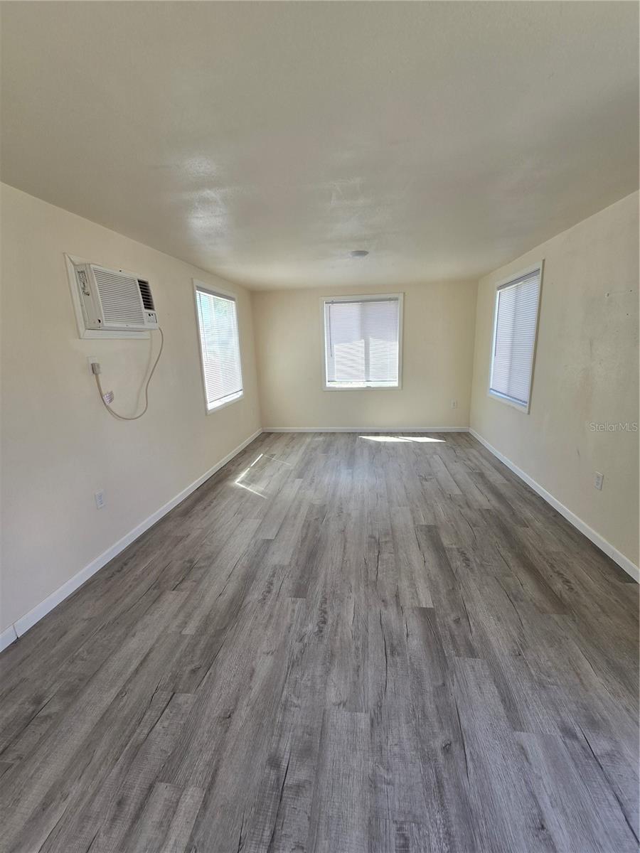 Image 4 of 10 For 110 Forest Avenue 14
