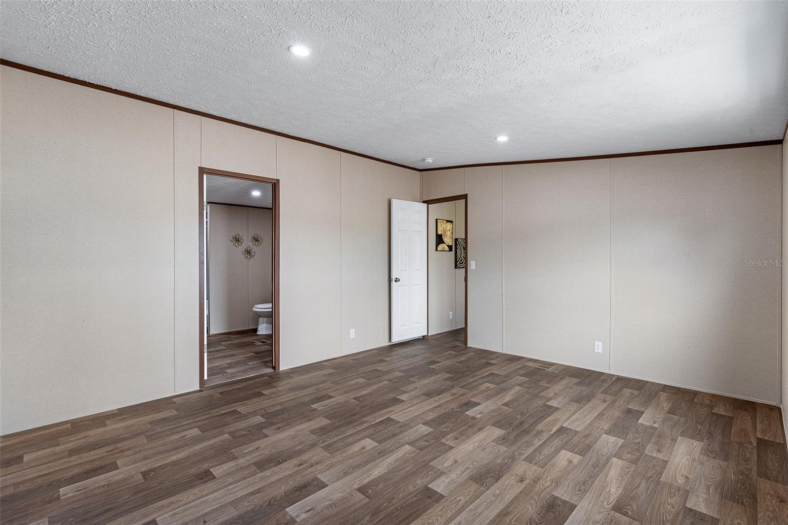 Image 29 of 35 For 8150 Cherokee Road