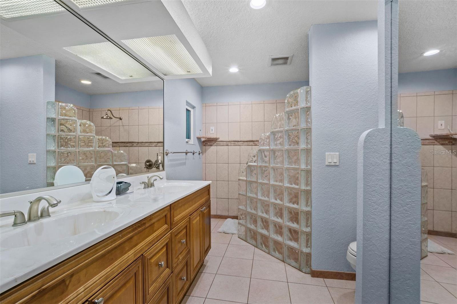 Image 10 of 24 For 2014 8th Terrace Se