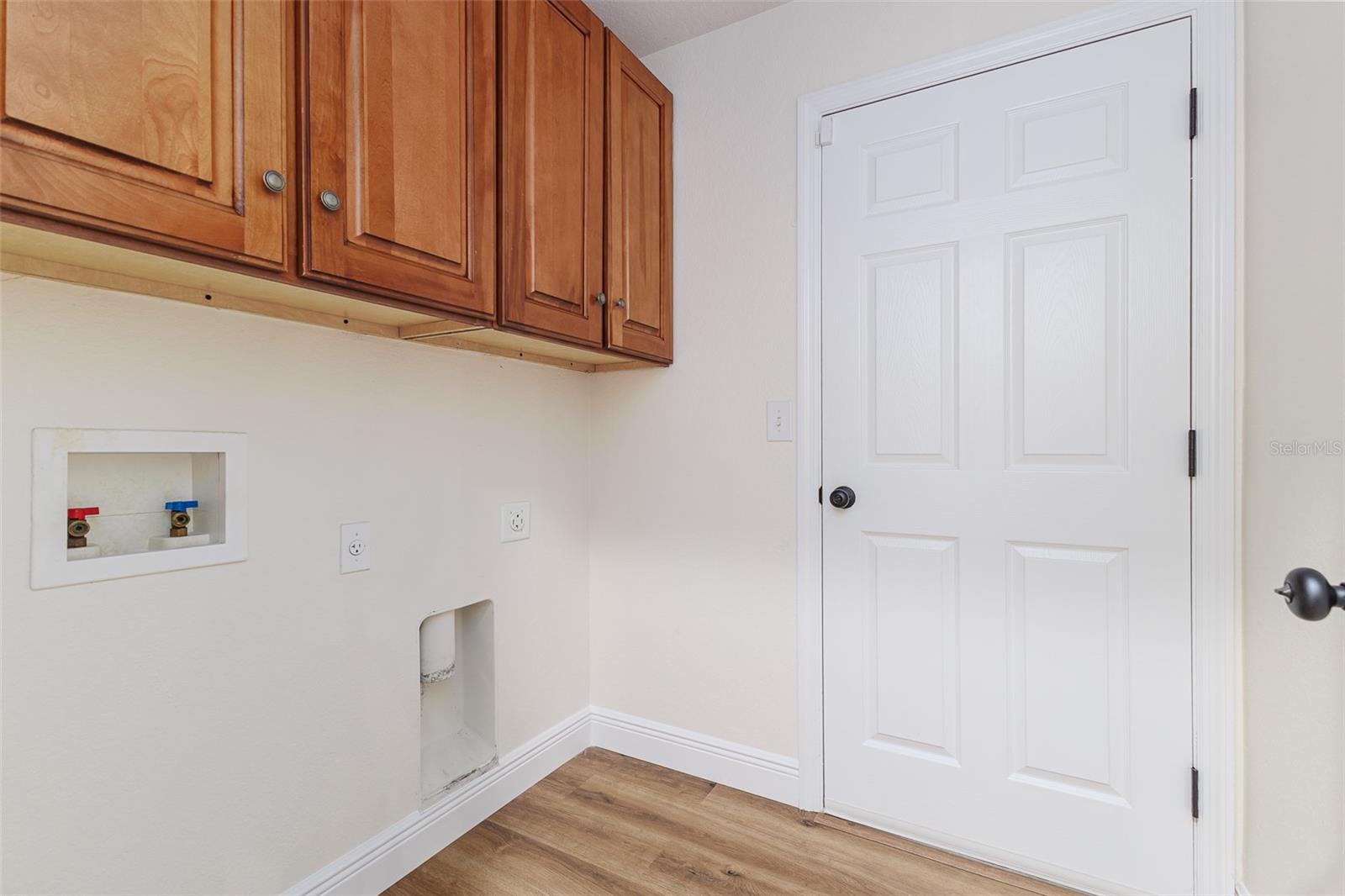 Image 24 of 29 For 6610 Crescent Loop