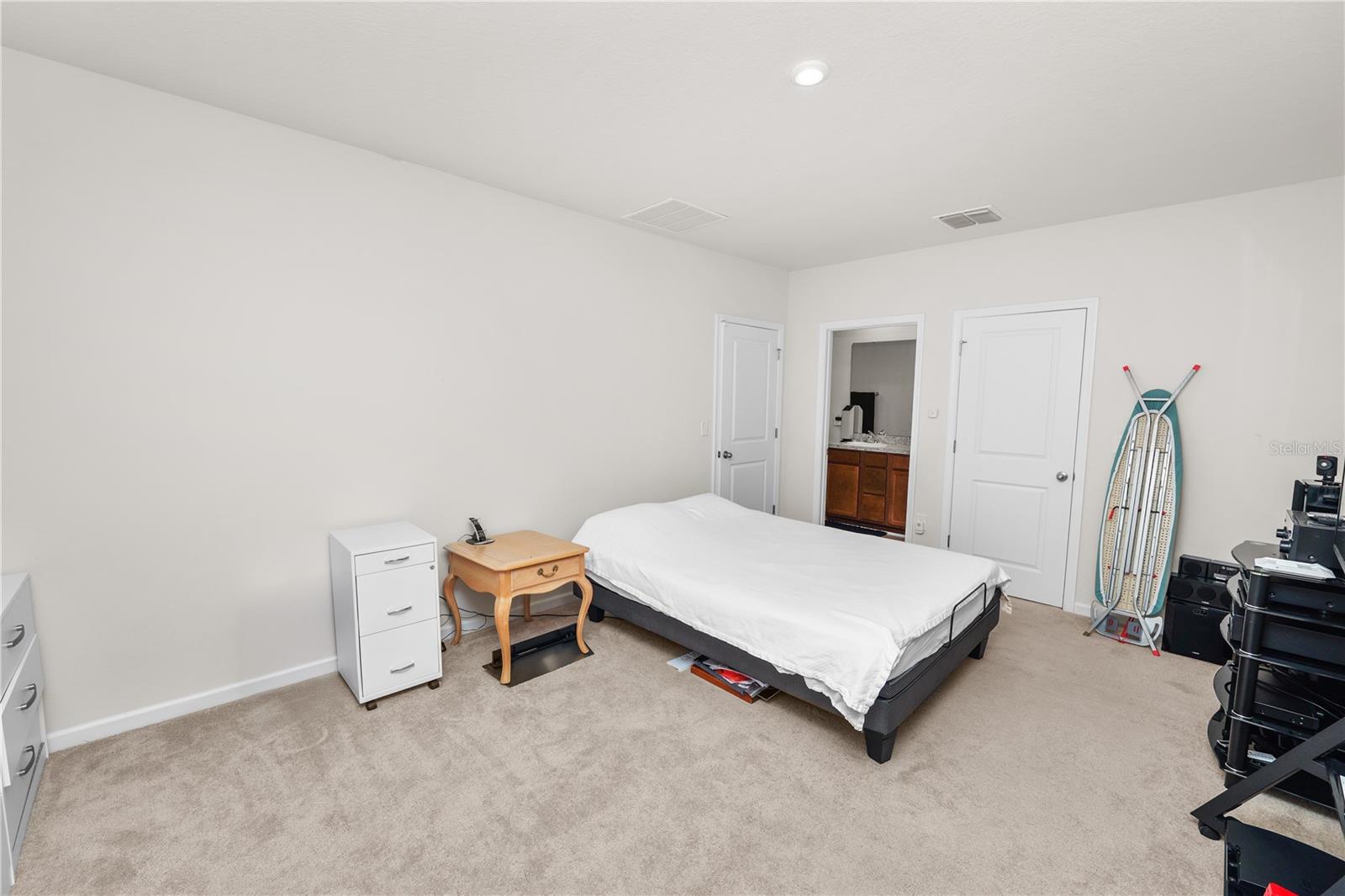 Image 19 of 35 For 913 Eagle Rock Terrace