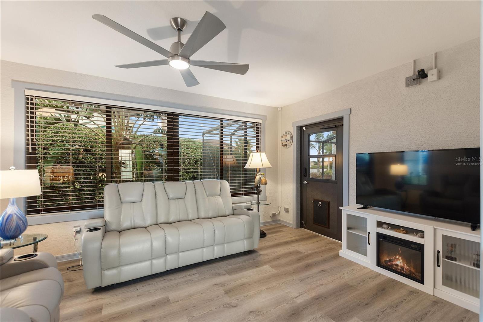 Image 17 of 57 For 561 Meandering Way