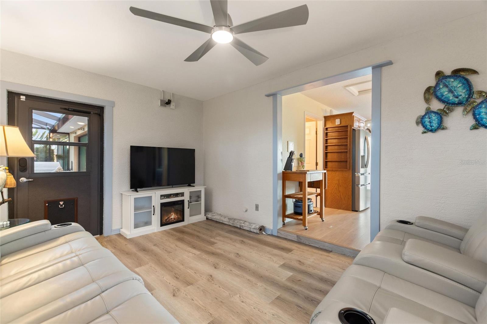 Image 19 of 57 For 561 Meandering Way