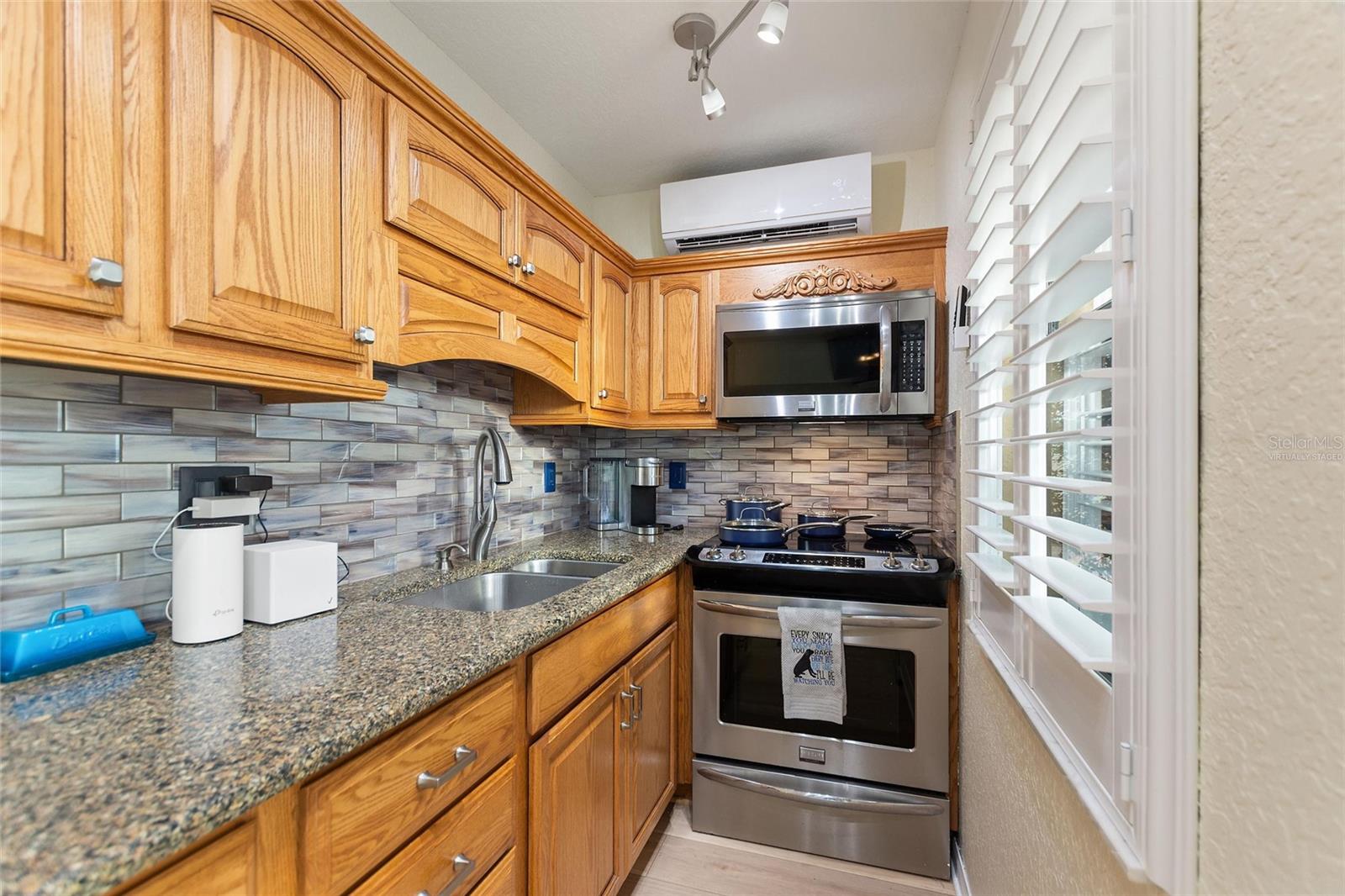 Image 21 of 57 For 561 Meandering Way